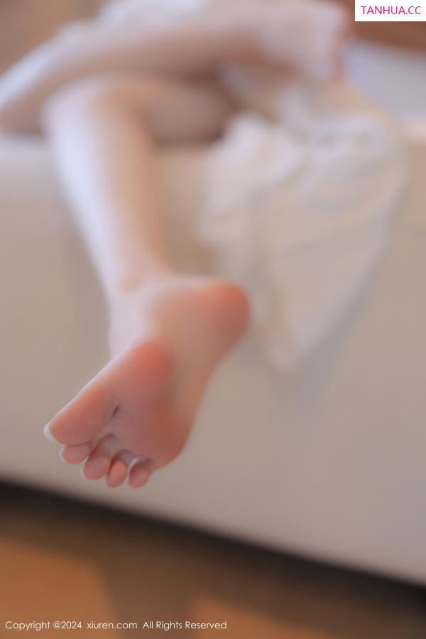   [XiuRen]高清写真图 2024.07.11 No.8842 夏竹 性感美腿第49张图片
